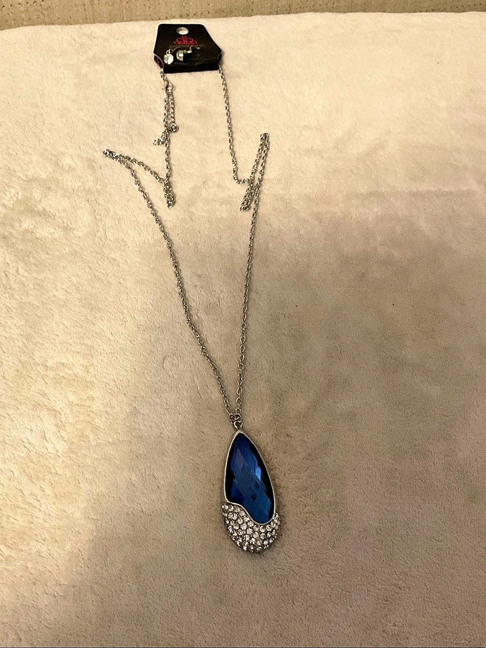 Paparazzi Blue Pendant Necklace & Earrings NWT